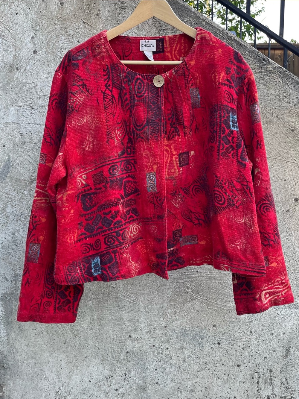 Red Chico’s artsy geometric print cropped blazer jacket size 3 (24.5x23.5)